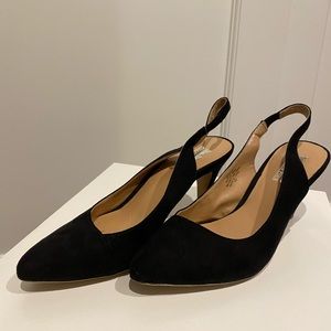 Kitten heel pumps